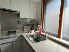 Sunny room, large studio apartment 6th image