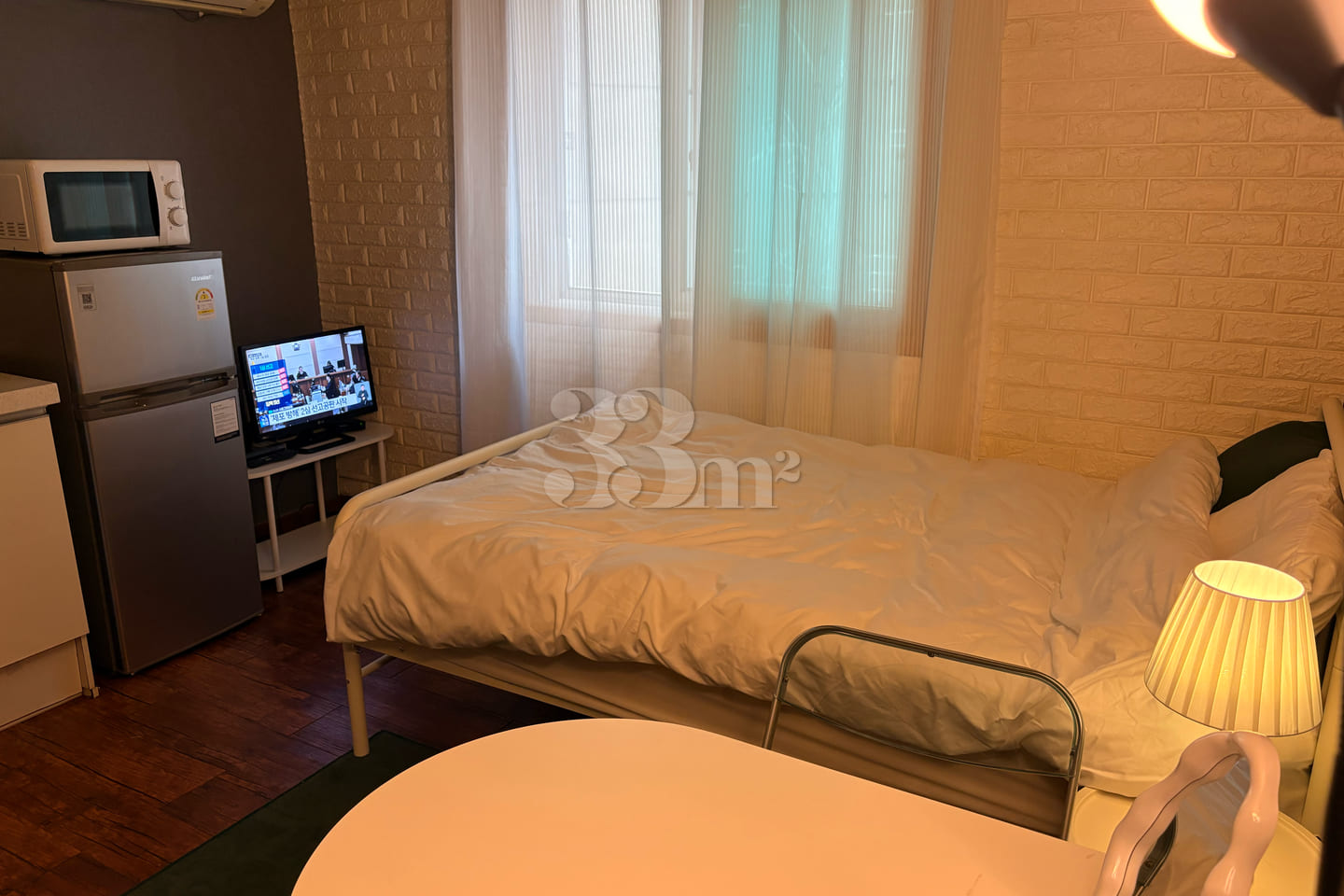 A pleasant room right next to the subway stat 3th image