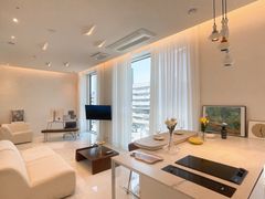 Newly built suite near Cheongdam Intersection 3th image
