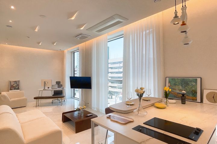 Newly built suite near Cheongdam Intersection 3th image