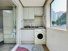 Women-only, fully furnished apartment near th 8th image