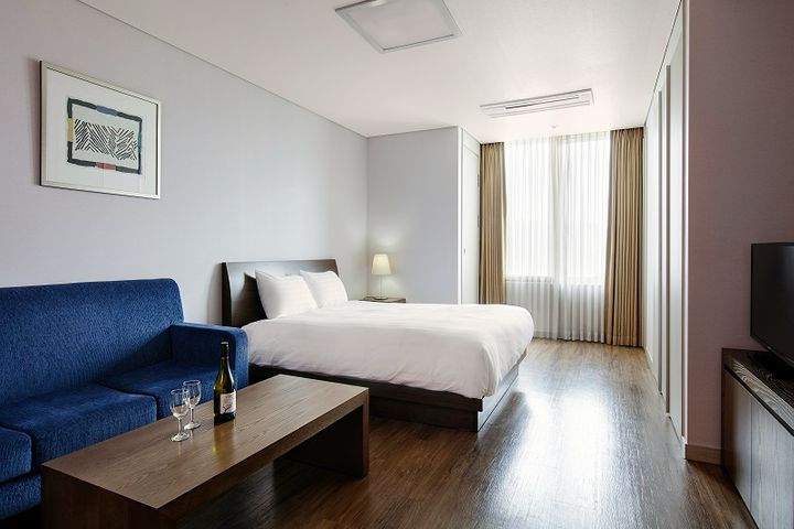 Cozy studio apartment near Seodaemun Station 2th image
