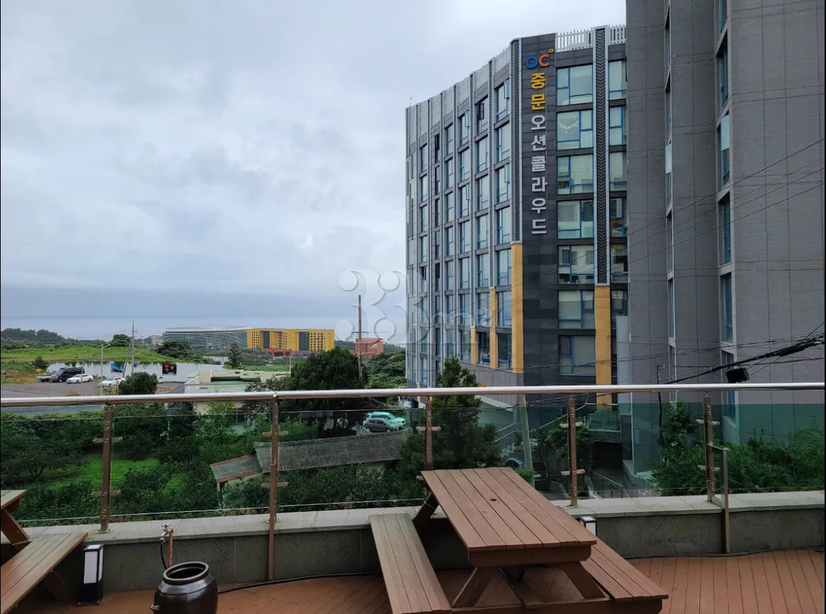 Fully furnished studio apartment in Jungmun w 15th image