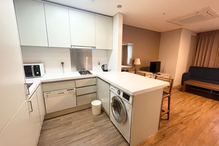Studio apartment near a subway station in Jun 2th image