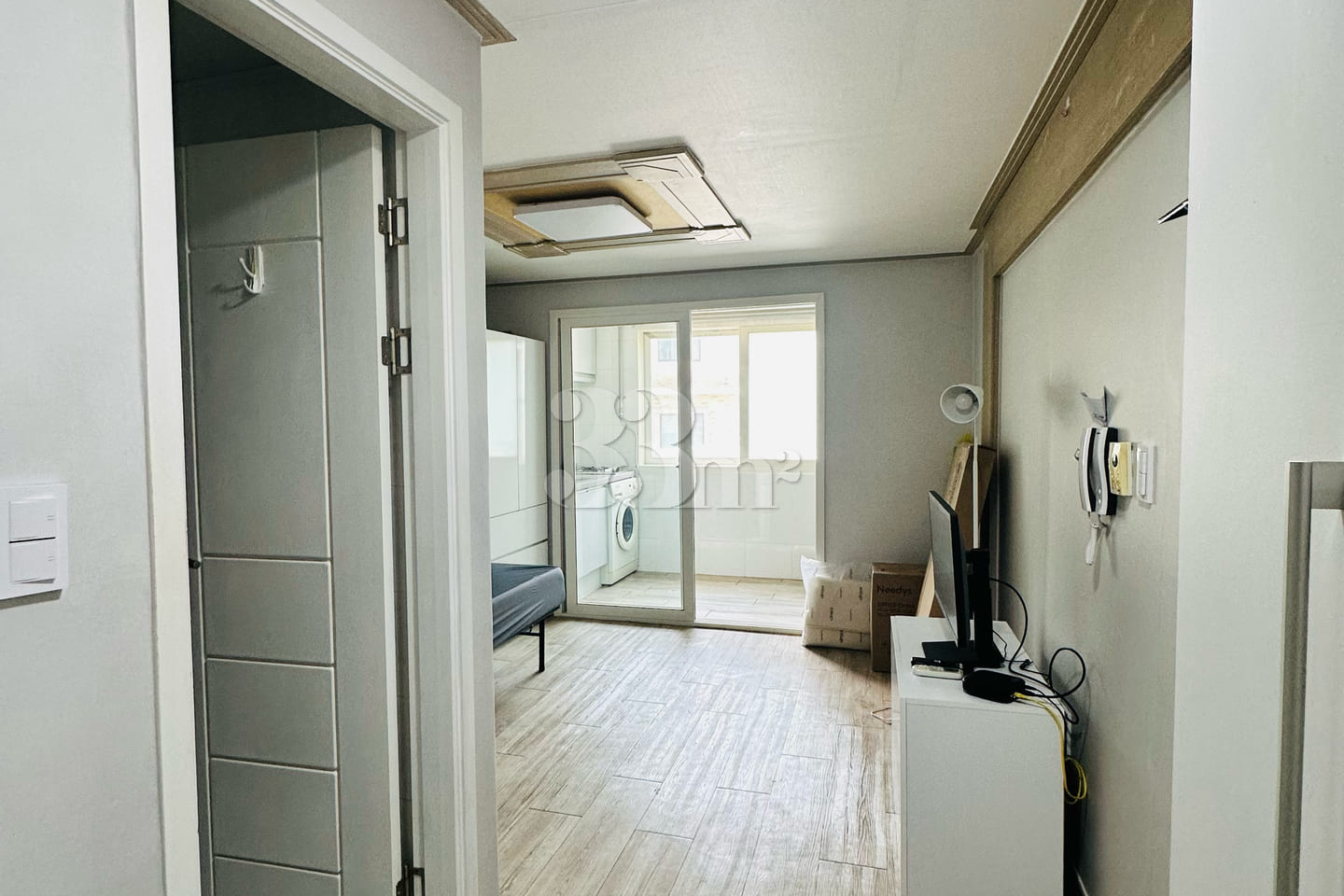 Fully furnished studio apartment near the cen 7th image