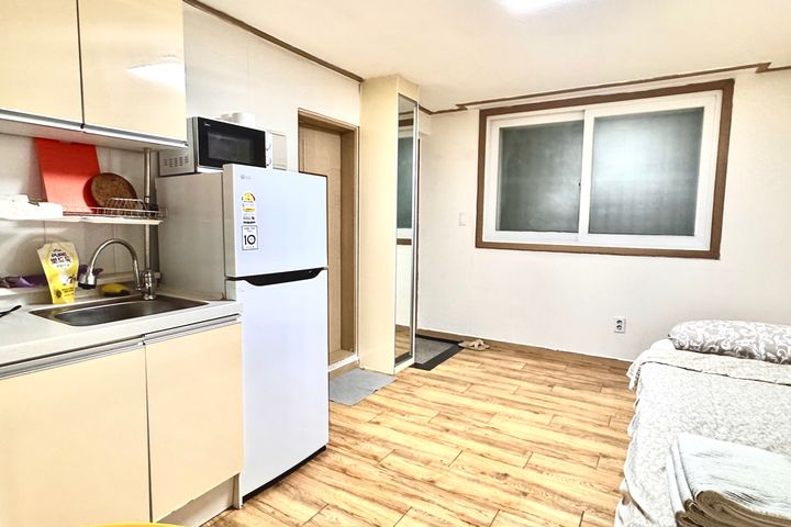 2-minute walk from Nonhyeon Station (studio a 4th image