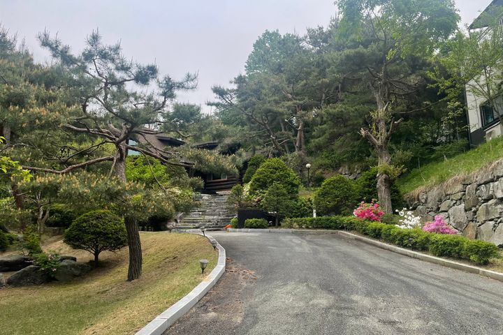 산속 마당넓은 통나무집 3번째 이미지