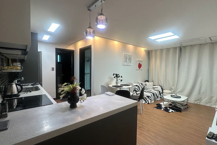 Mono Room 13th image