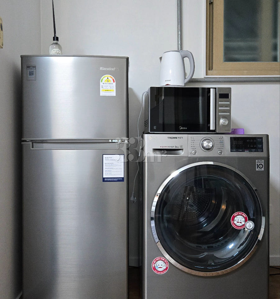 A studio apartment you'll want to stay in 7th image