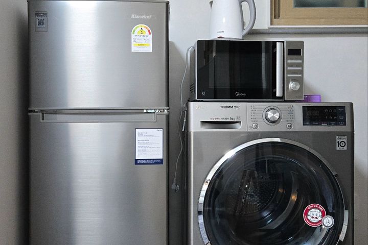 A studio apartment you'll want to stay in 7th image