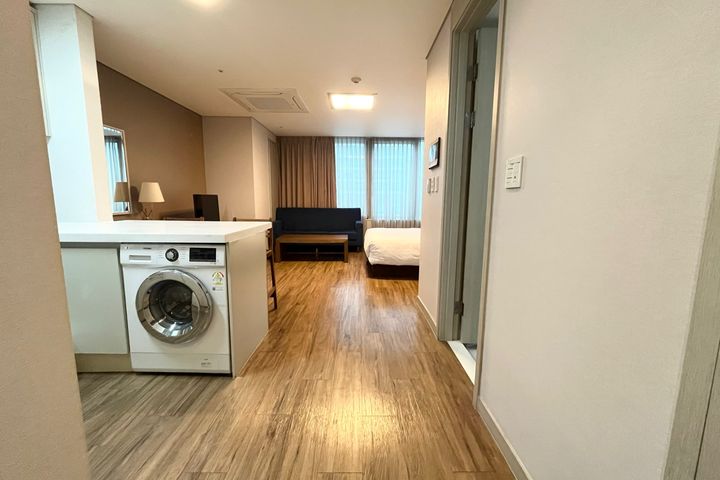Studio apartment near a subway station in Jun 1th image