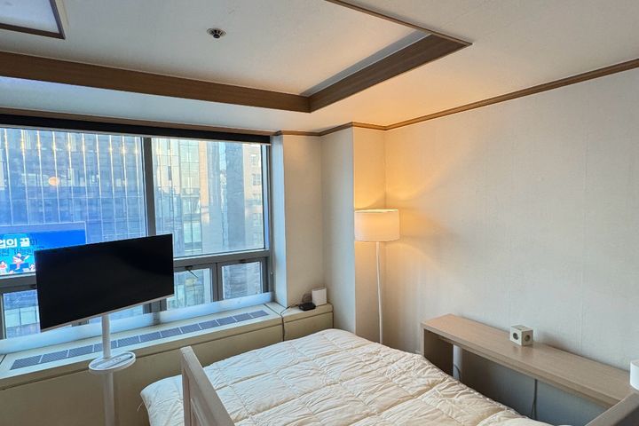 Hongdae Super Prime Location City View ☀️ 2th image