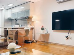 Two Bedrooms 2번째 이미지