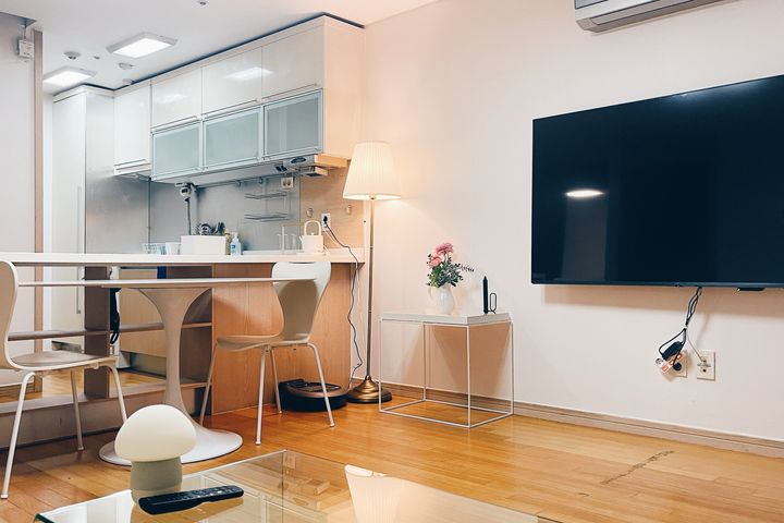 Two Bedrooms 2번째 이미지