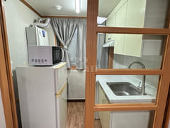 Clean, fully furnished room B in front of Bye 5th image