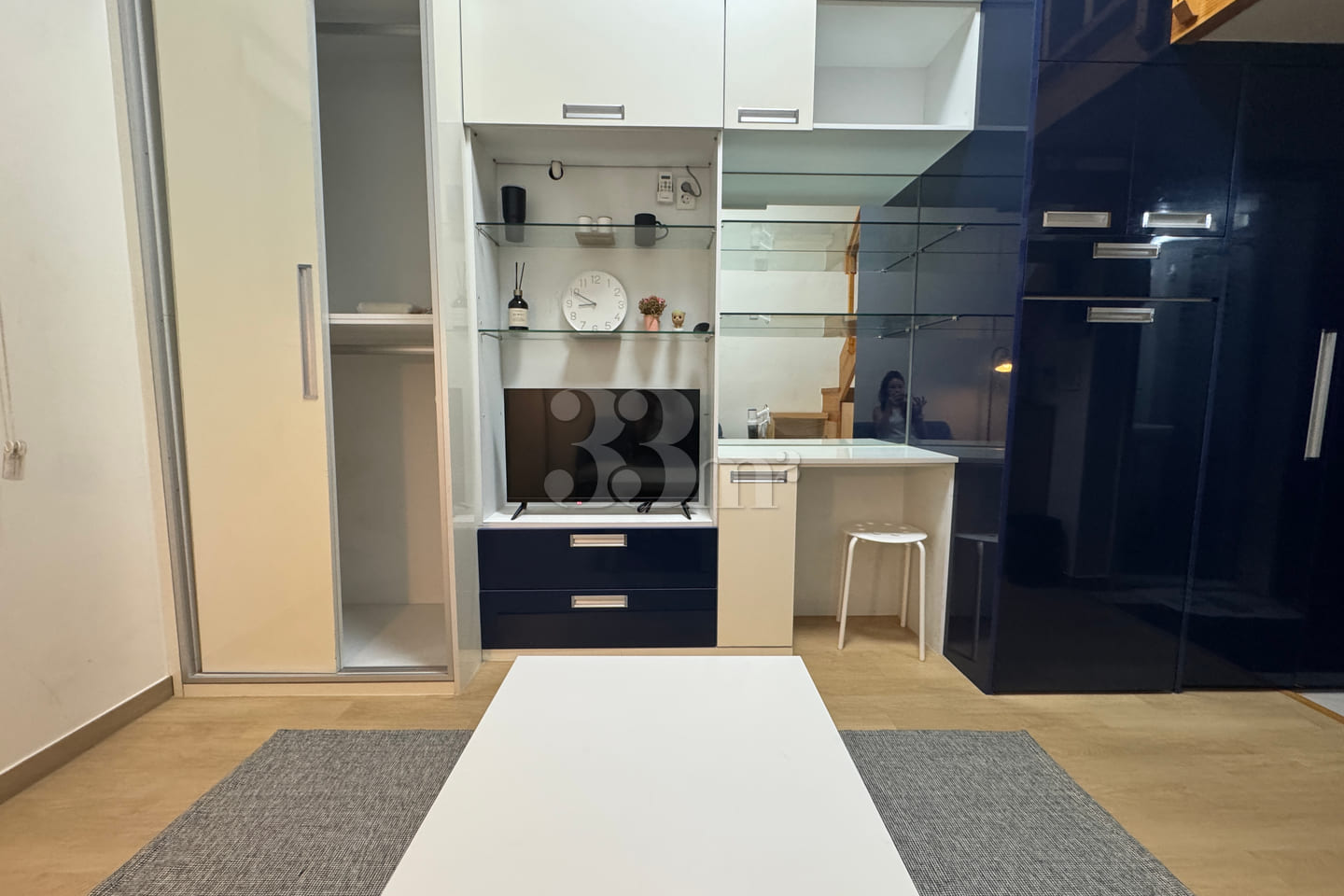A cozy space with convenient transportation a 7th image