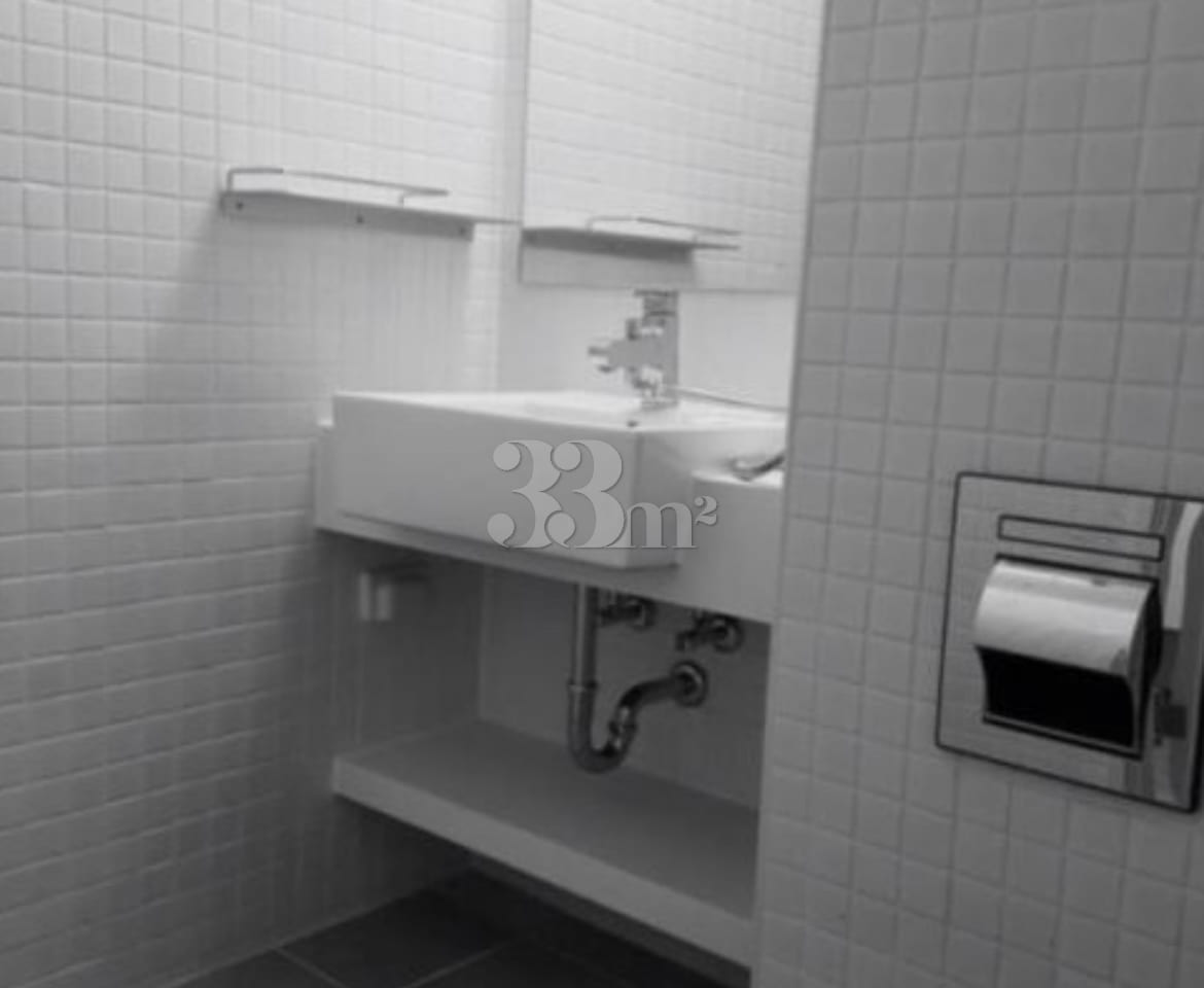 Right by the subway station: Fully furnished: 2th image