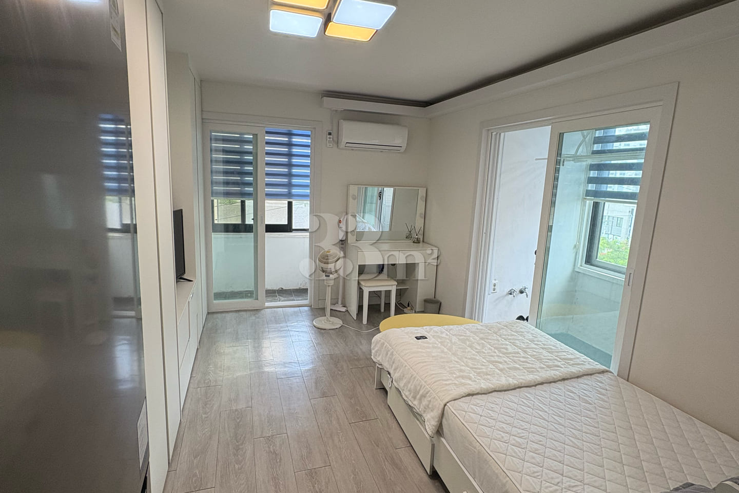 Fully furnished white-themed room in Junghwas 4th image