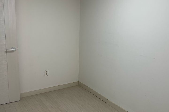 Three-room apartment with good natural light 5th image