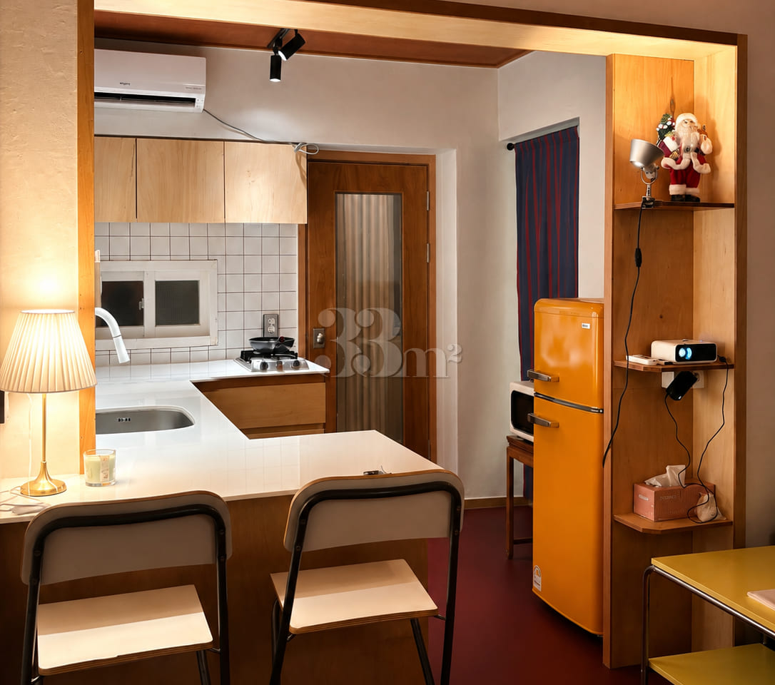 Charming house, parking, right next to the st 2th image