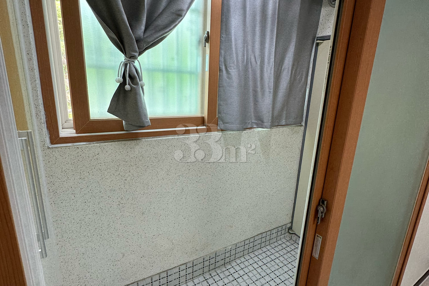 It's clean and quiet. 9th image