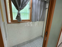It's clean and quiet. 9th image