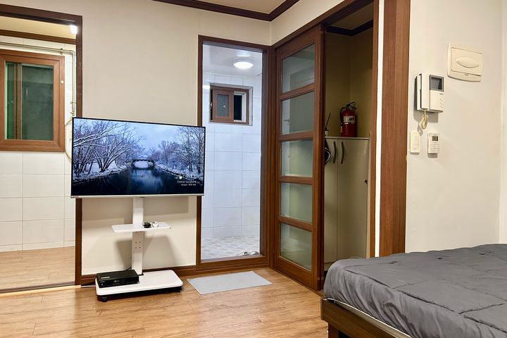 4-person room with 2 double beds 5th image