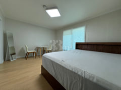 Two-room apartment near the government comple 1th image