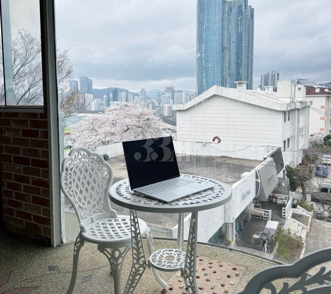Large-sized unit with an ocean view on Dalmaj 16th image