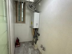 Two-bedroom apartment with convenient transpo 3th image