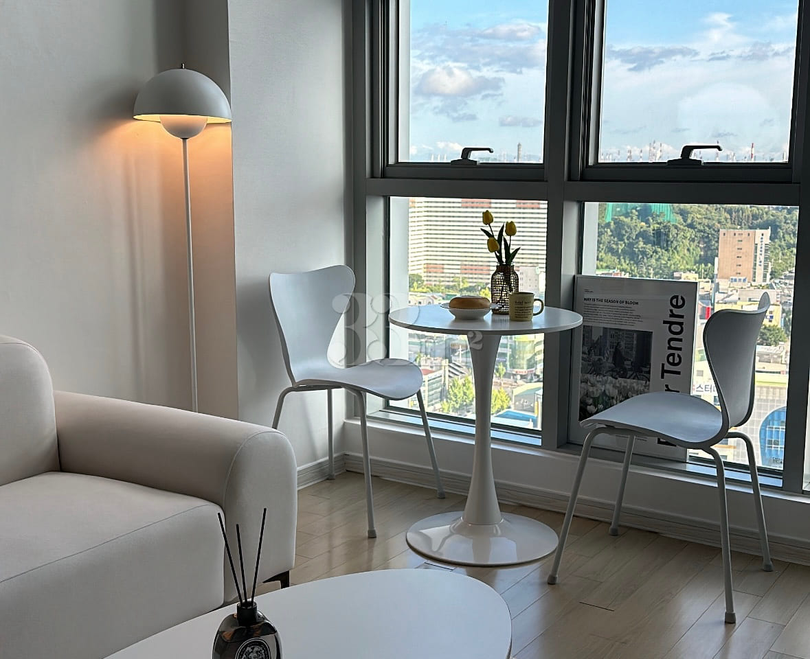 Great value 🔥 Fully furnished, right by the  6th image