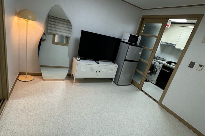 Fully furnished two-bedroom apartment near By 3th image