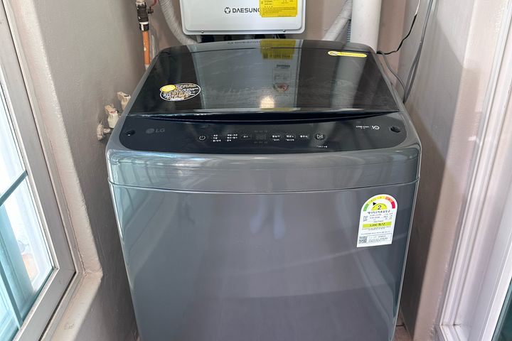 Clean two-room accommodation near Jeonbuk Nat 12th image