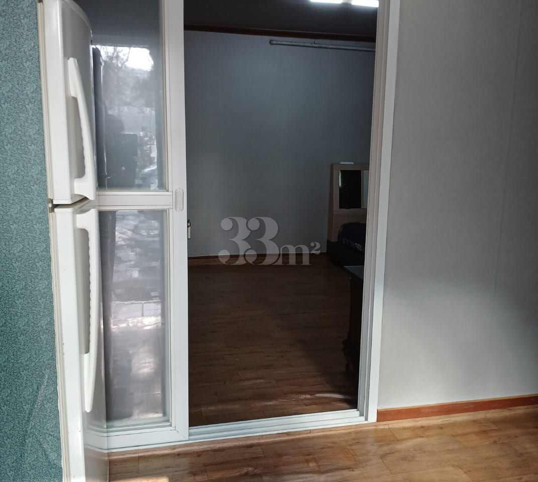 Studio apartment with a large veranda next to 1th image