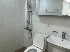 Three-room apartment with good natural light 5th image
