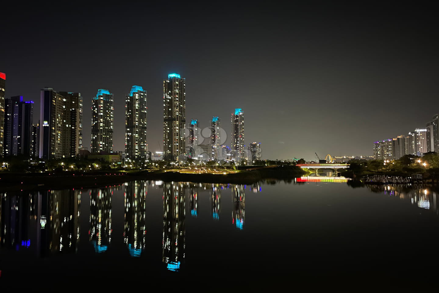 A night view hotspot overlooking the lake✨ 12th image