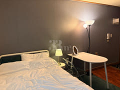 A pleasant room right next to the subway stat 5th image