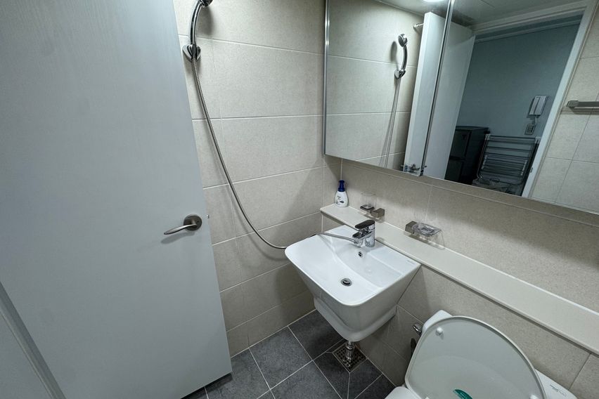 ✨Sinchon Station Area, Fully Furnished Studio 8th image