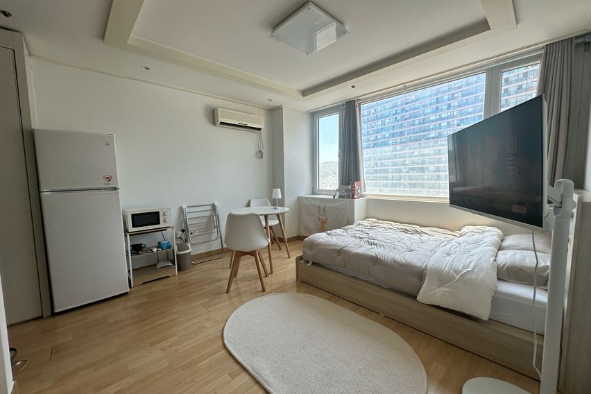 4-minute walk from Seomyeon Station ☀️ Warm H 3th image