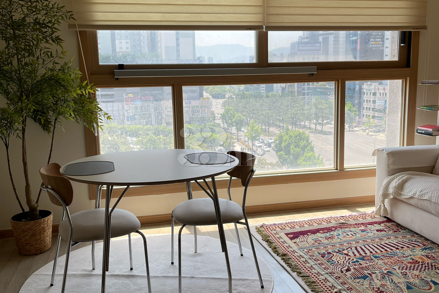 Fully furnished two-bedroom apartment near Da 7th image