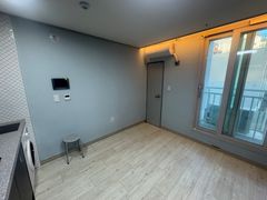 Quiet studio apartment near Oncheonjang Stati 3th image