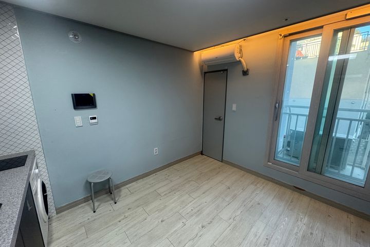 Quiet studio apartment near Oncheonjang Stati 3th image