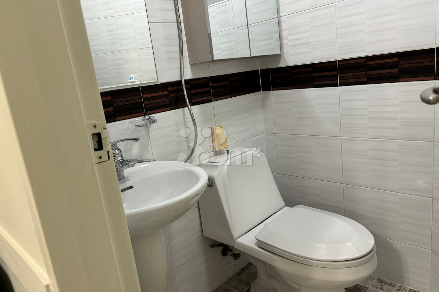 Cost-effective two-bedroom apartment in a dou 3th image