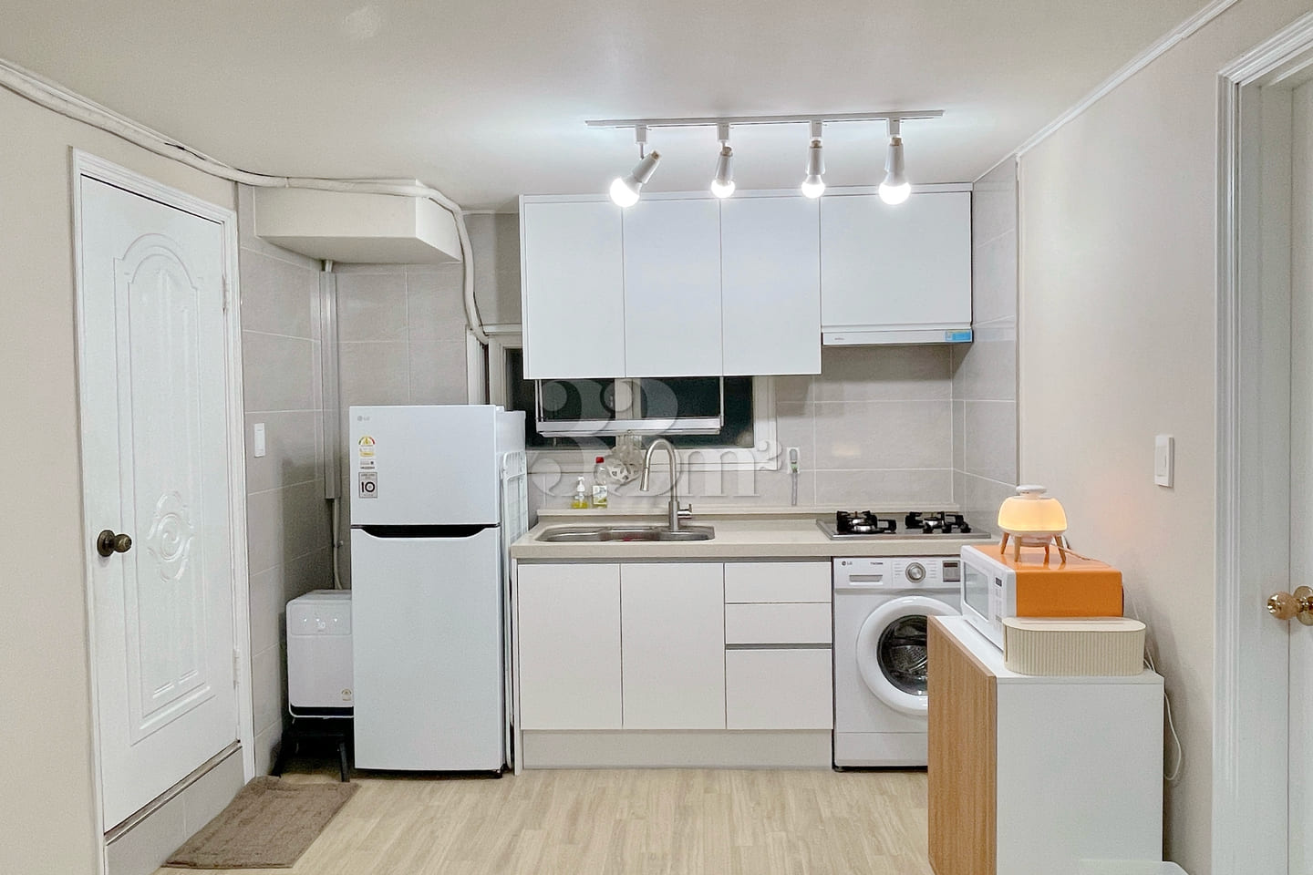 Fully furnished two-room unit, 1 minute from  5th image