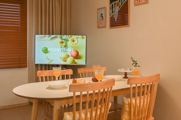 Cozy Dining Room / 10 Minutes from Sillim 5th image