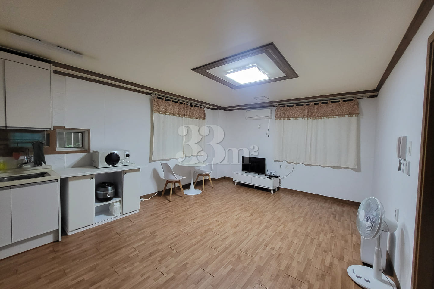 Spacious room near the new town area 0th image