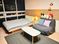 Spacious studio apartment in the center of Ch 1th image