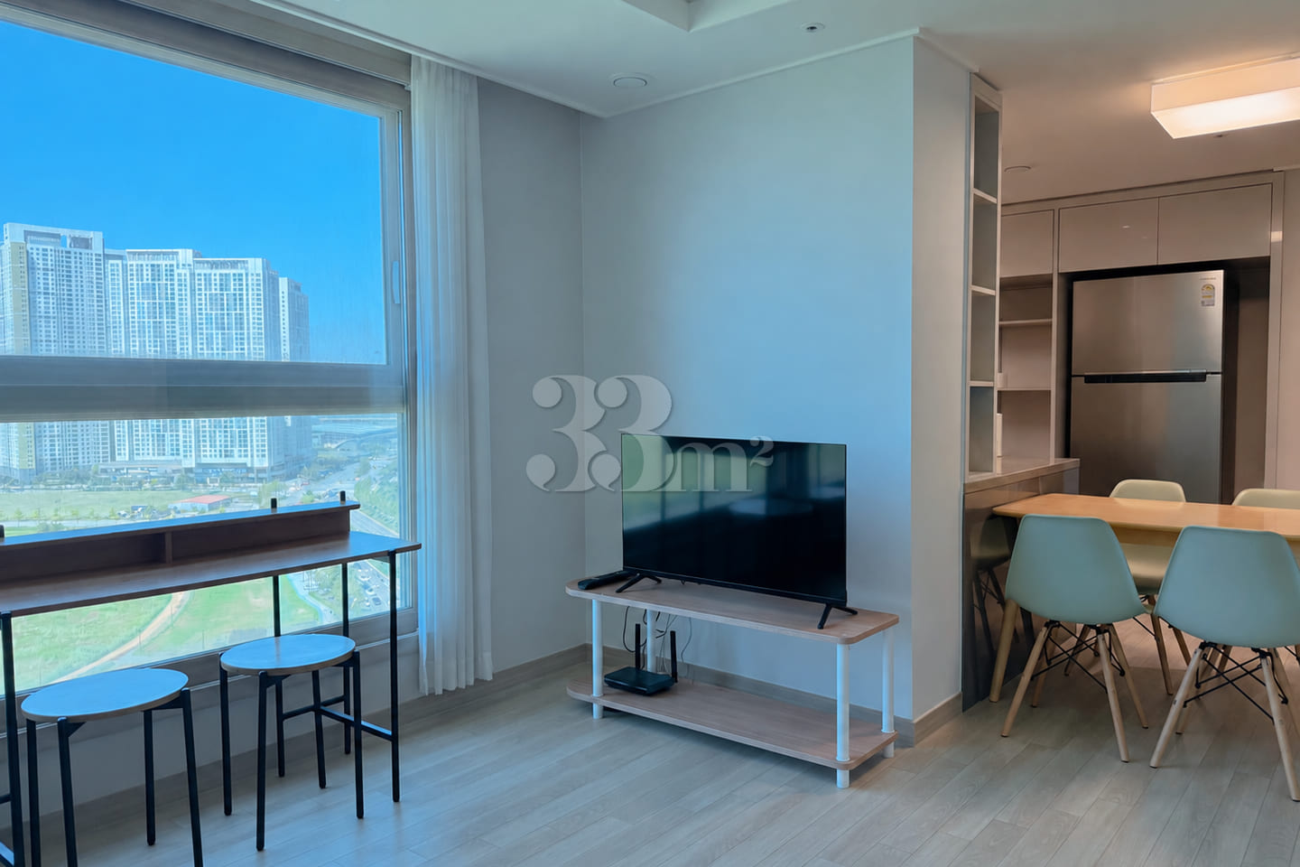 3 bedrooms, 2 bathrooms, spacious living room 9th image