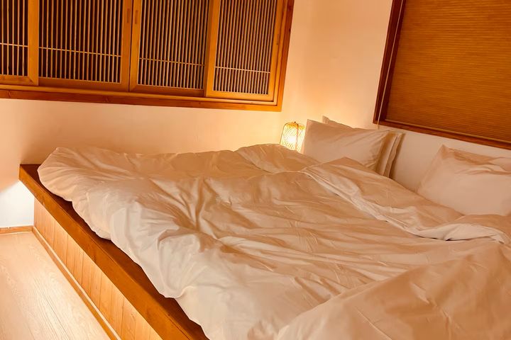 Hanok-style 2-bedroom 11th image