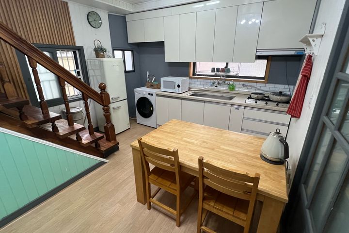 Rainbow House 6th image